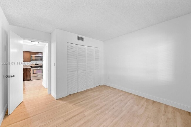 Building Photo - 5201 Orduna Dr