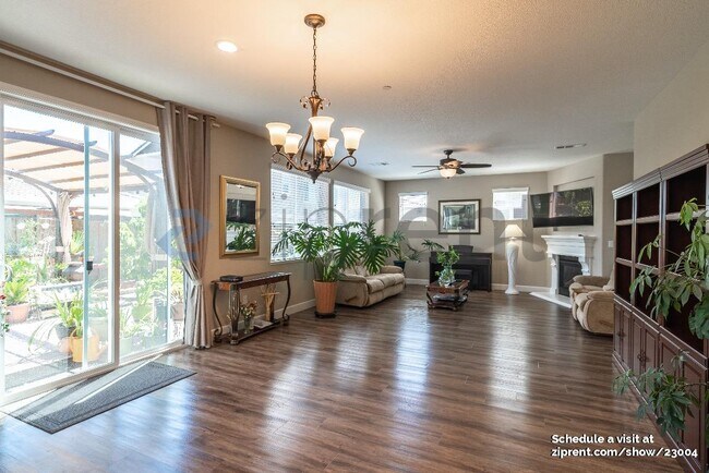 Building Photo - 707 Razorbill St