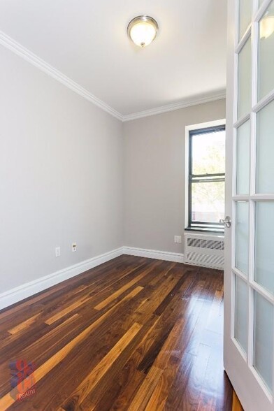 Building Photo - 1590 Lexington Ave