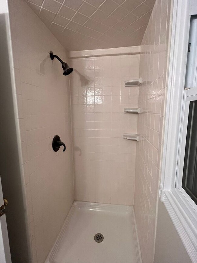 Building Photo - 2135 Turnpike Rd