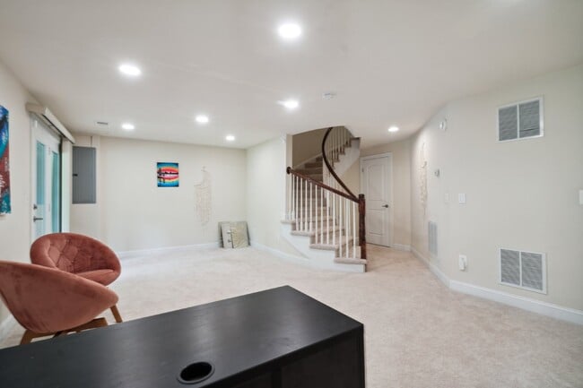 Building Photo - *Luxury, 4-level Broadlands town home zoned for the most desired schools in Ashburn (Mill Run/Eag...