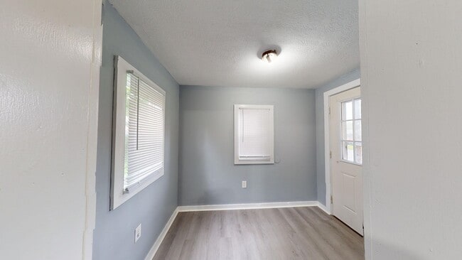 Building Photo - 2 Bedroom on a Corner Lot