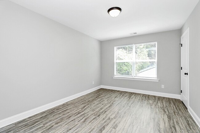 Building Photo - 915 Yellowstone Dr