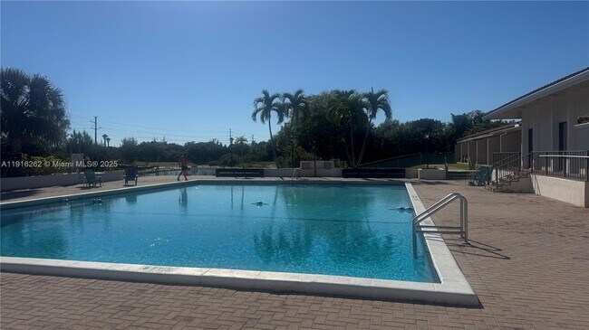 Building Photo - 4174 Inverrary Dr