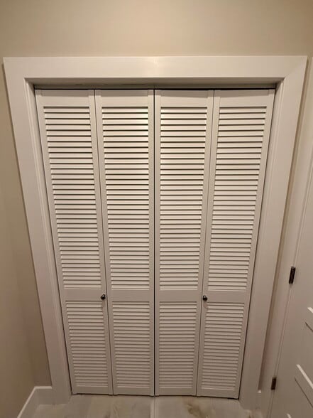 Building Photo - 906 Main St