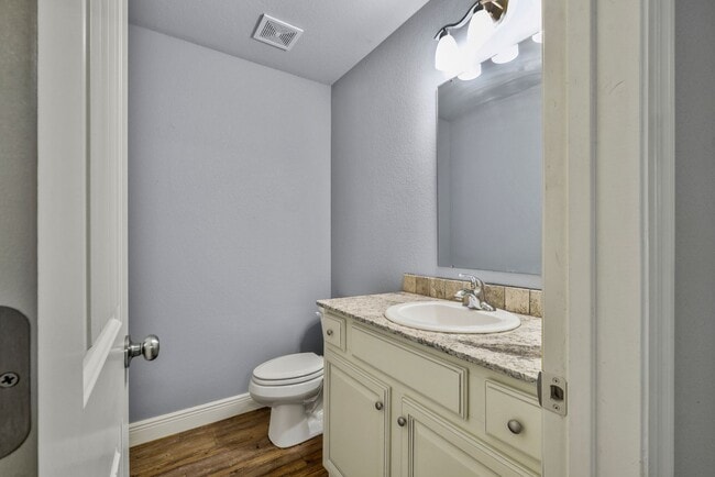 Building Photo - Beautiful 3 bed / 3.5 bath duplex with two car garage - Minutes from U of A!