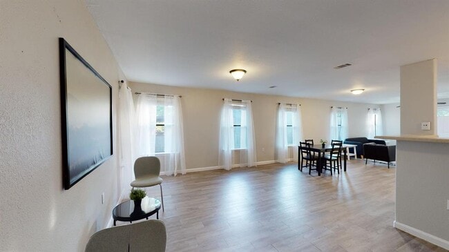 Building Photo - 5105 Spruce Cove