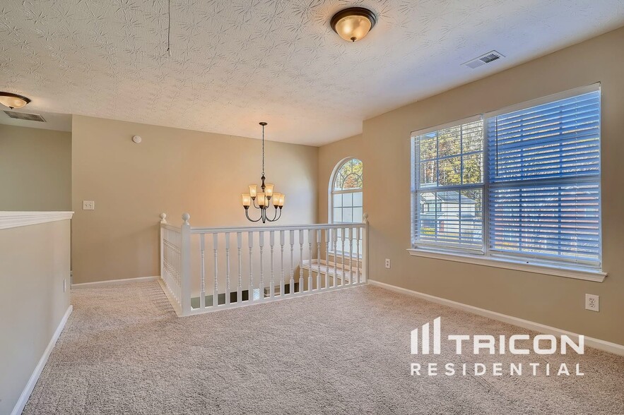 Building Photo - 6070 Autumn Green Dr