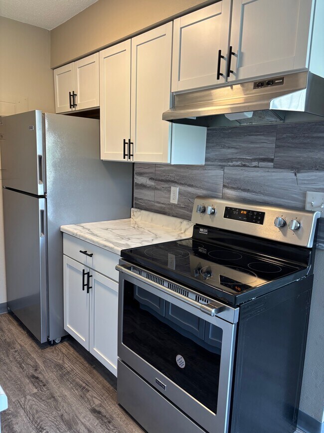 Primary Photo - 1705 Edgewood Dr NW