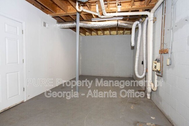 Building Photo - 2739 Sanibel Ln SE