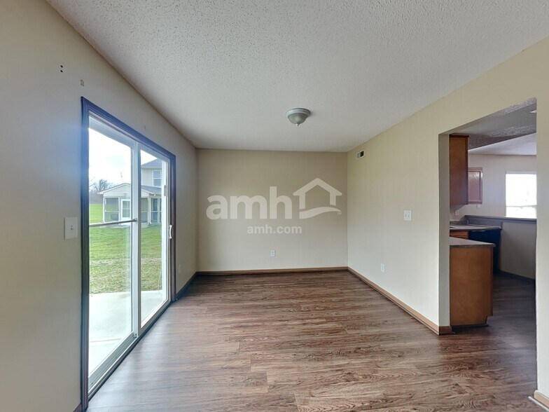 Building Photo - 10525 Kensil St