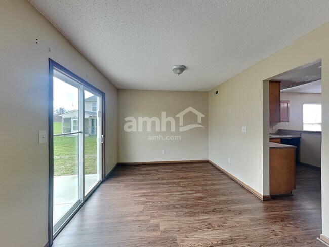 Building Photo - 10525 Kensil St