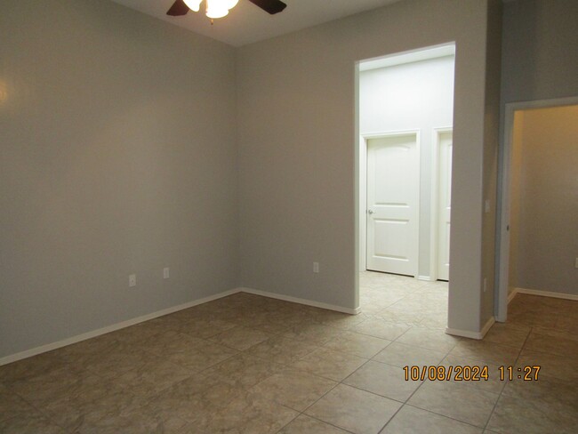 Building Photo - ** Move In Special $1,000.00 off first mon...