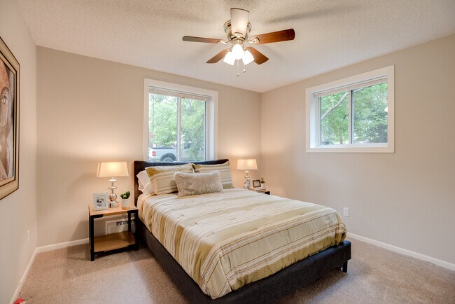 Building Photo - 1328 Idaho Ave S