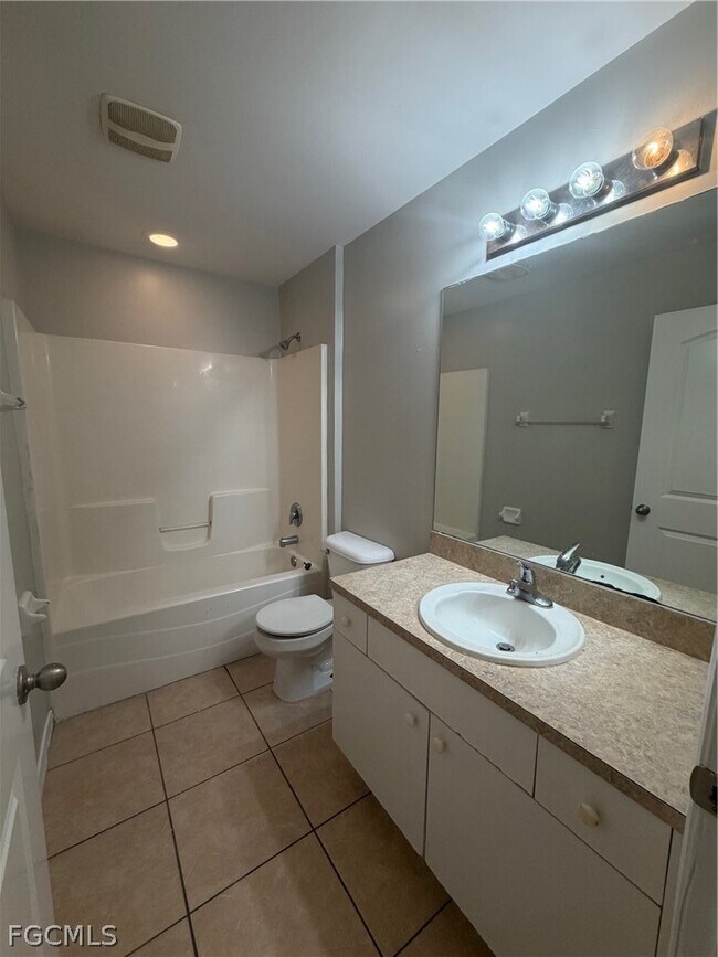 Building Photo - 1405 W 13th St