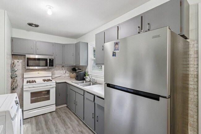 Building Photo - 2610 Killarney Dr