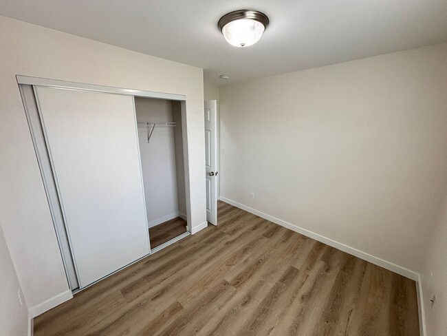 Building Photo - 1729 Ronzard Ave