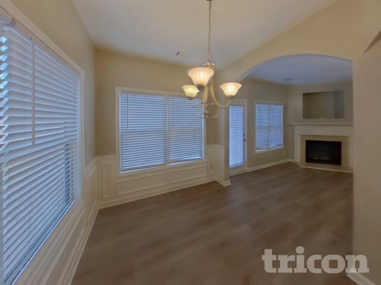 Building Photo - 2215 Oakland Downs Way