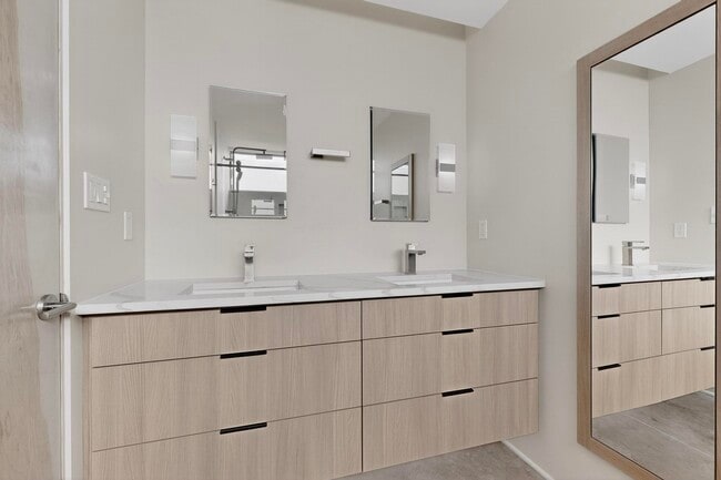 Building Photo - 705 Alcalde Pl SW