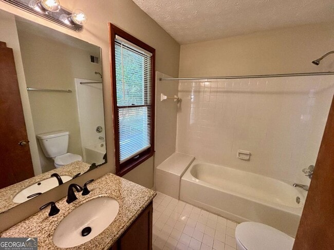 Building Photo - 666 Stratford Green Way