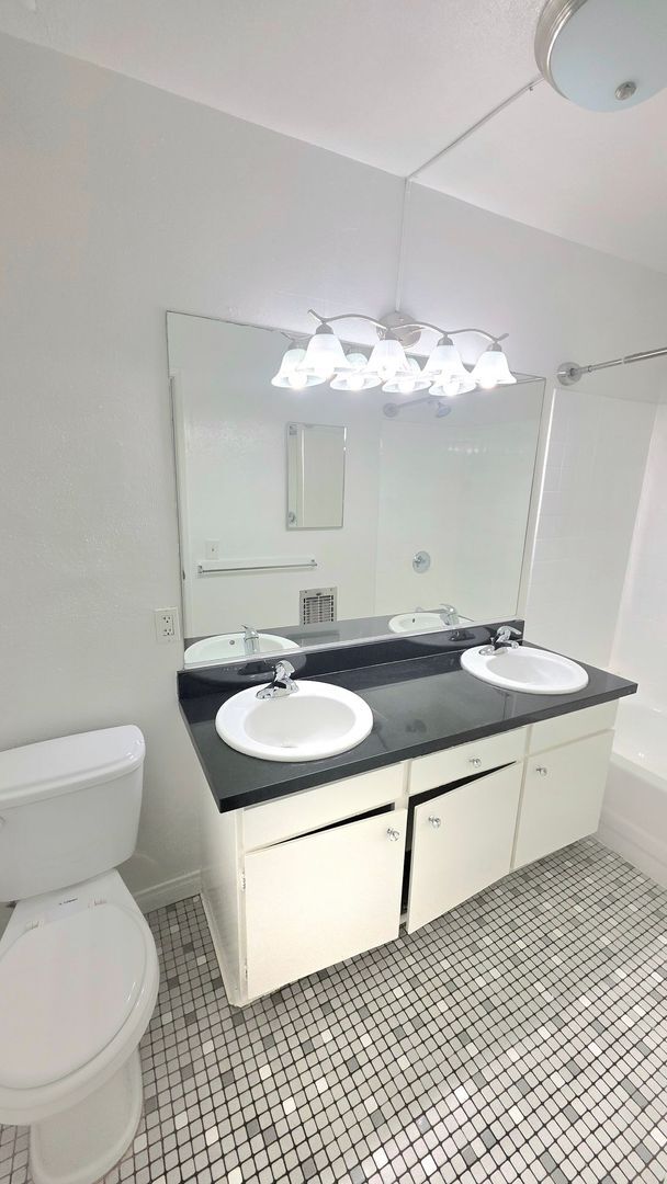 Building Photo - MR0021 (RUBS)