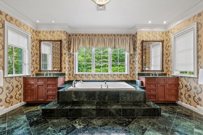 Building Photo - 4220 Purchase St