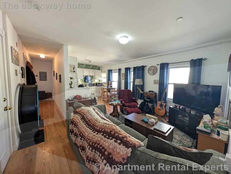 Building Photo - 33 Roberts Rd