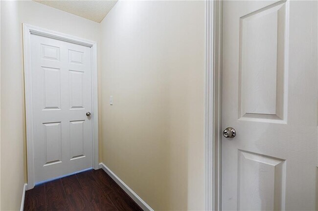 Building Photo - 31 Middlebrook Dr