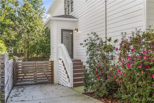 Building Photo - 207 Mellrich Ave NE