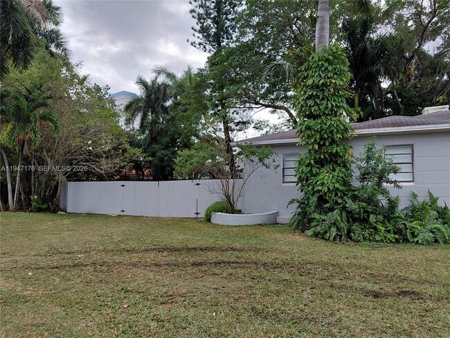 Building Photo - 1050 NE 82nd St