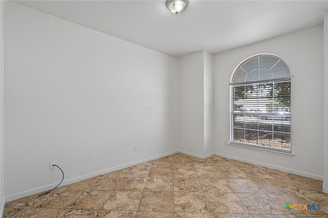 Building Photo - 204 Mallard Cove