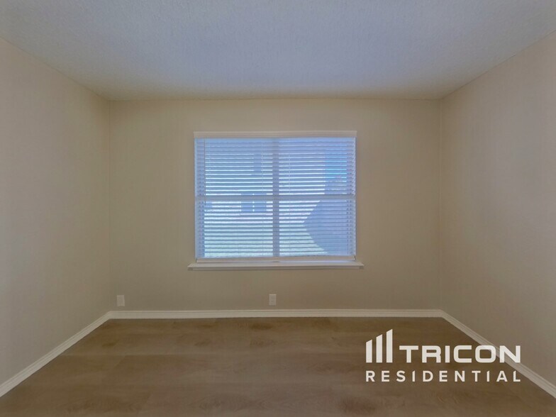 Building Photo - 1310 Cloyne Dr