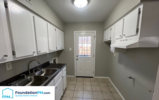 Building Photo - 1129 Catalina Rd