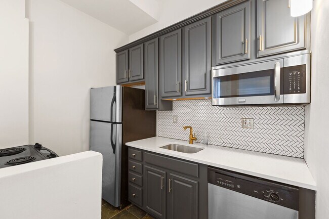 Building Photo - 2005 Lynch St