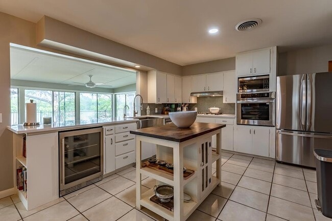 Building Photo - 2865 Bandera Hwy