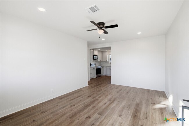 Building Photo - 410 State Hwy 95