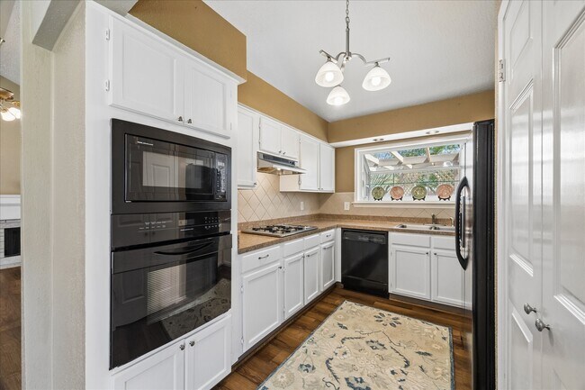 Building Photo - 711 Flower Field Ct