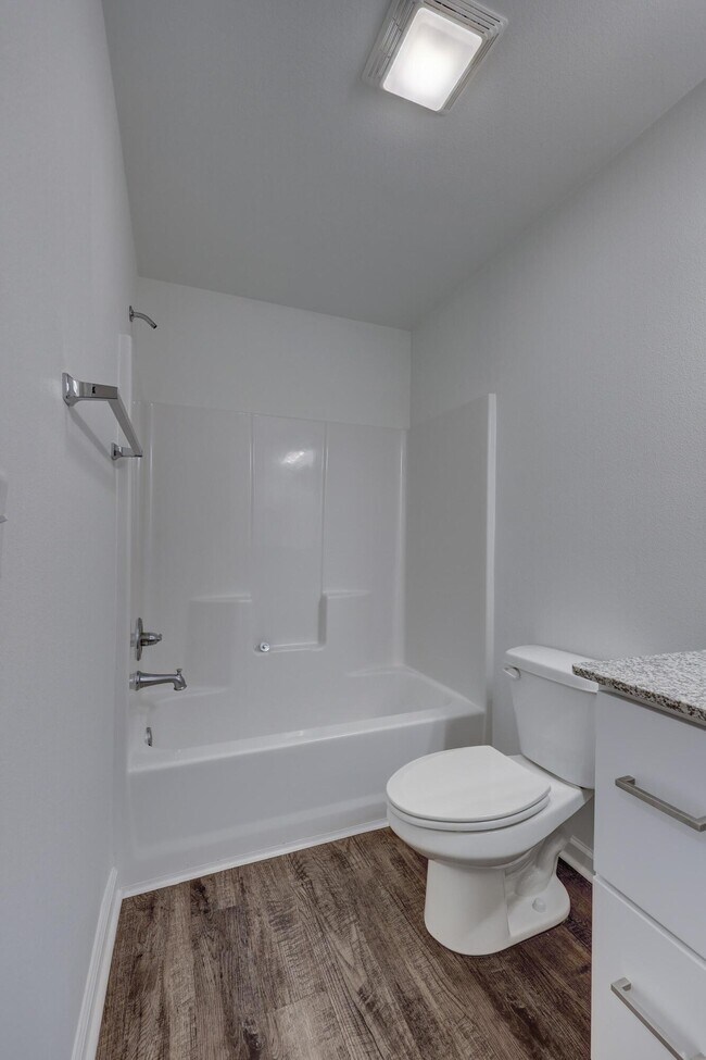 Building Photo - 707 Short Leaf Ln