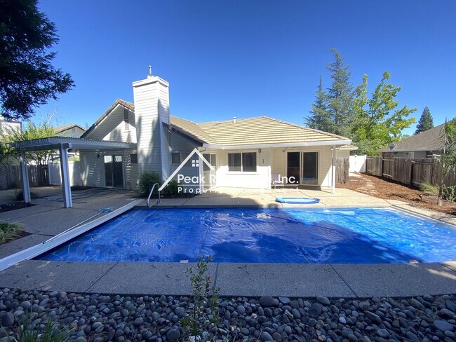 Building Photo - Spacious 3bd/2ba Auburn Home With Bonus Ro...