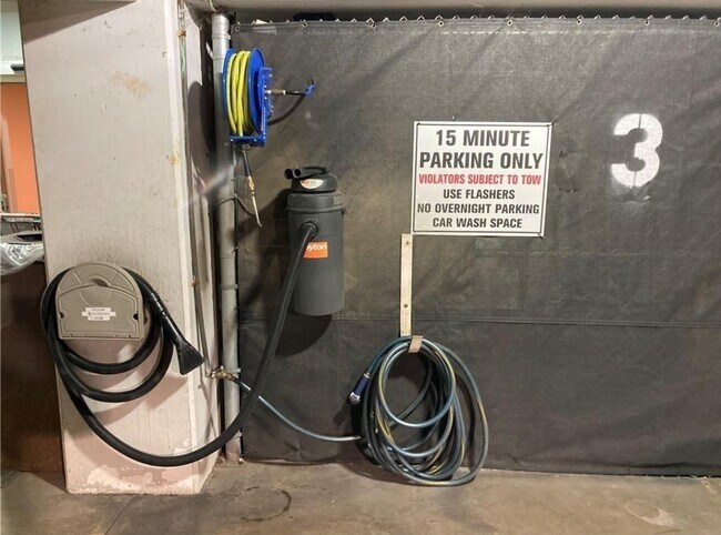 Building Photo - 4000 N Meridian St