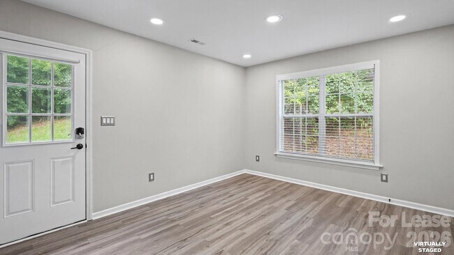 Building Photo - 3320 Whitebridge Ln