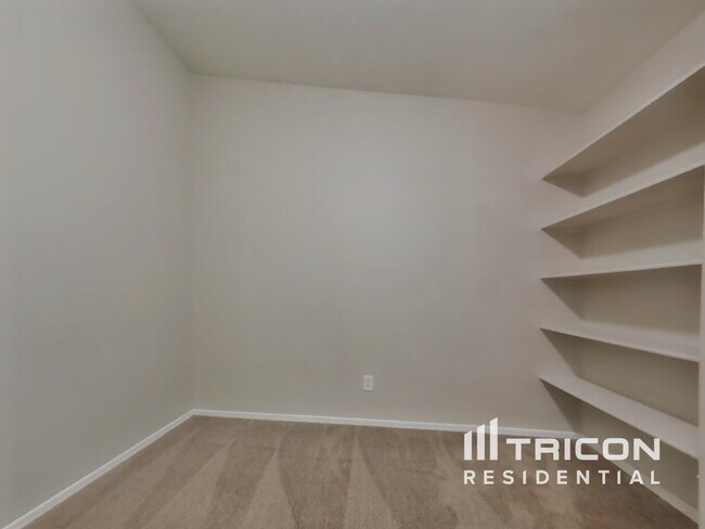 Building Photo - 1808 E Barbarita Ave