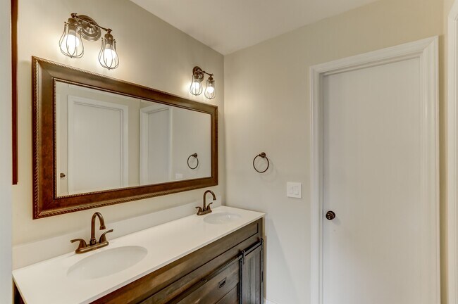 Master Bathroom - 5321 Reedham Ct