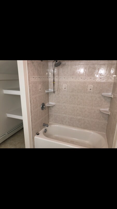 Building Photo - 8 E Oneida St