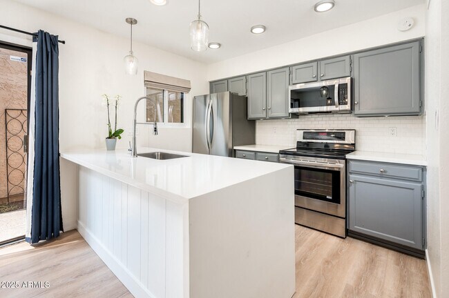 Building Photo - 6430 N 77th Way