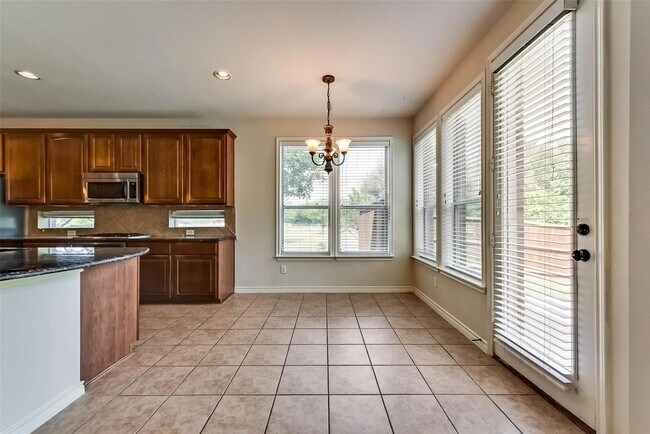 Building Photo - 11104 Seguin Dr