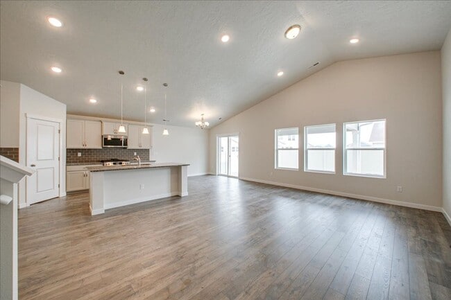 Building Photo - Beautiful 5 Bedroom Home in Nampa, Great L...