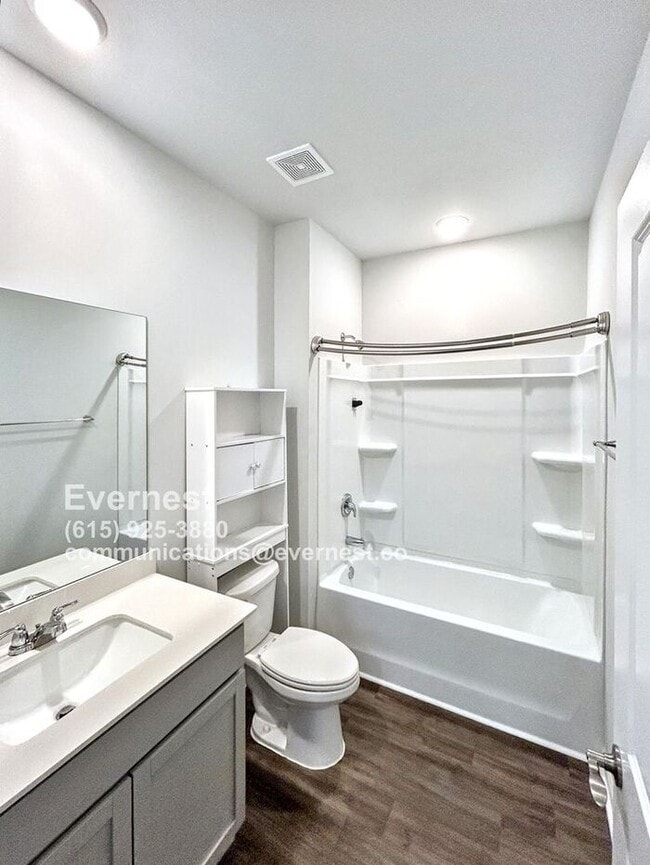 Building Photo - Spacious and Beautiful 5-Bedroom Home / Av...