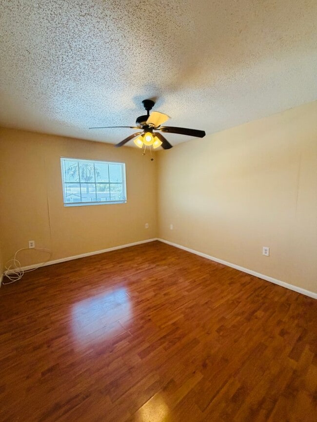 Building Photo - ? $500 OFF FIRST MONTH’S RENT! ?Cozy 2Bed 2Bath Apartment