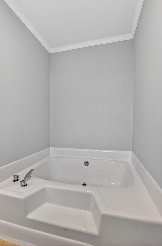 Building Photo - 539 NW 8th Ave